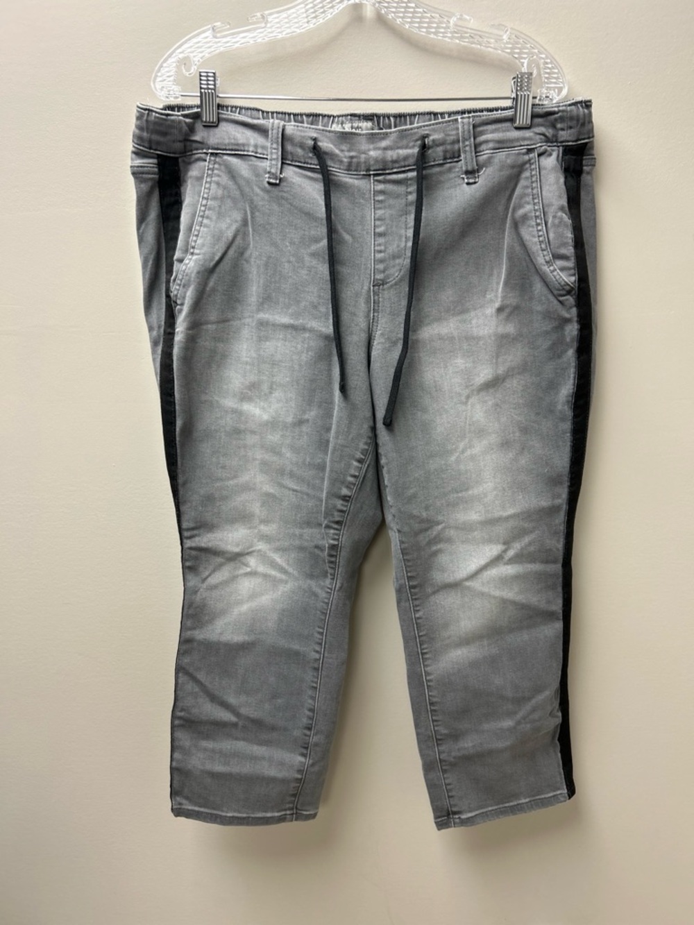 Torrid Women’s Crop Pull On Weekend Straight Grey Jeans‎